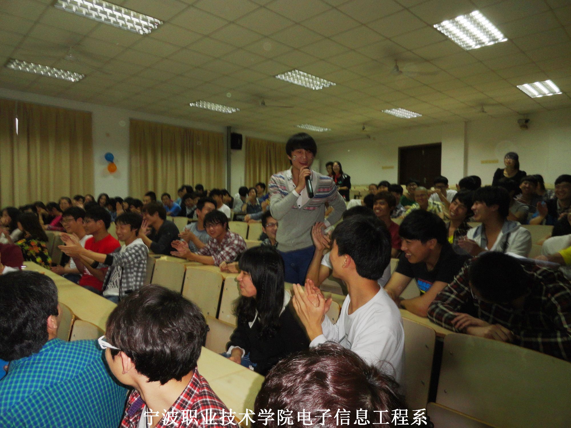 图为:活动现场