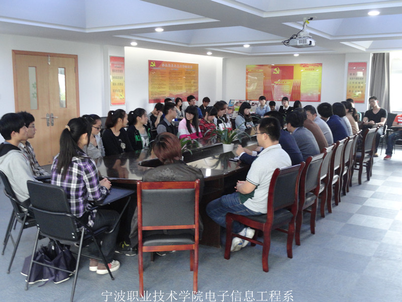 图为：此次座谈会现场