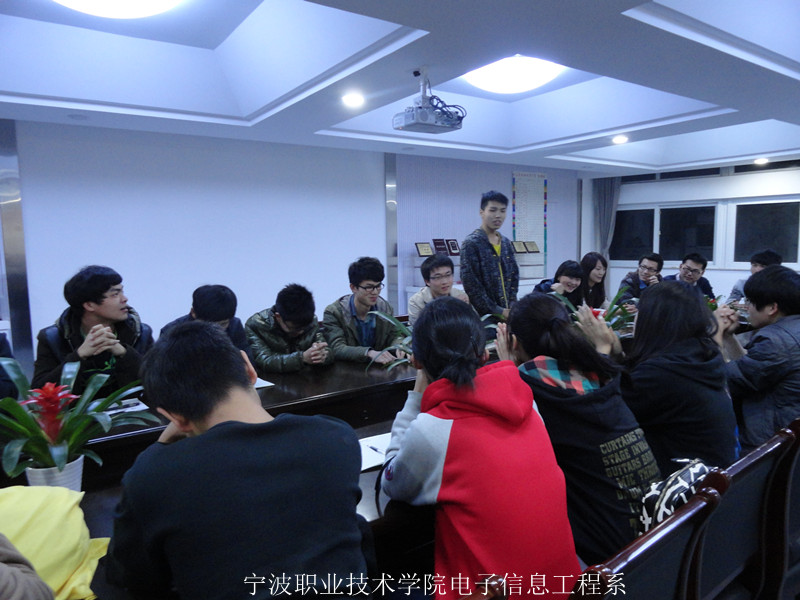 图为：电子信息工程系第一次主席团、各部长助理例会现场